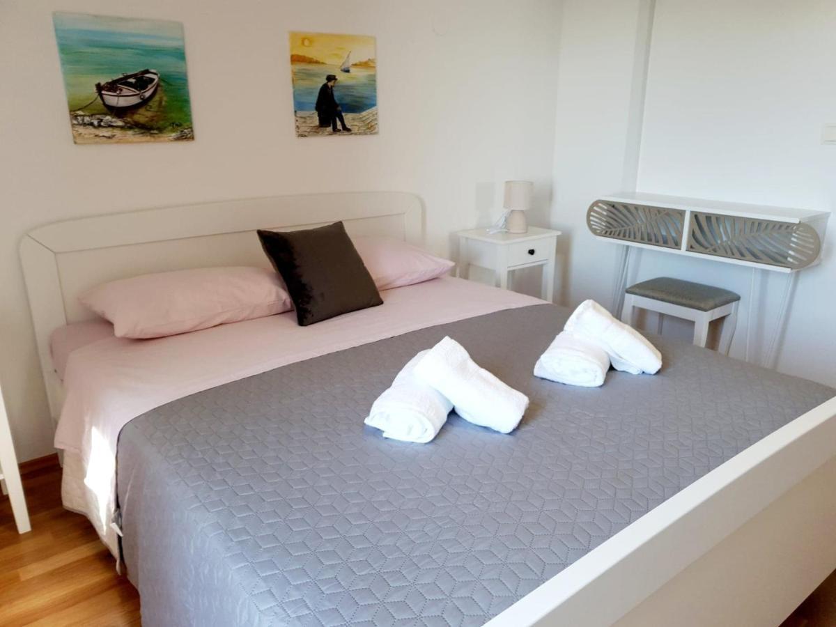 Apartman Sime Tribalj Exteriér fotografie